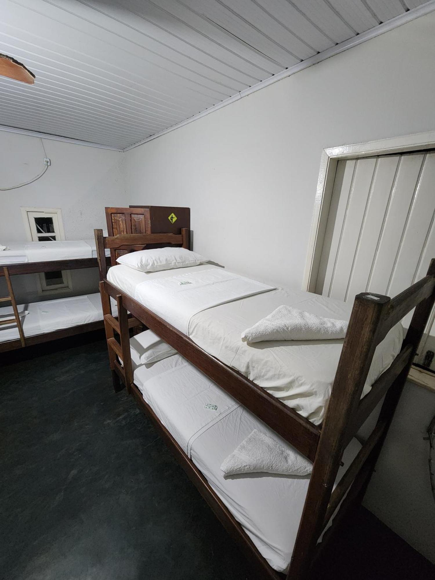 O Pharol Hostel E Pousada 伊塔卡雷 外观 照片