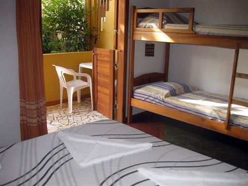 O Pharol Hostel E Pousada 伊塔卡雷 外观 照片