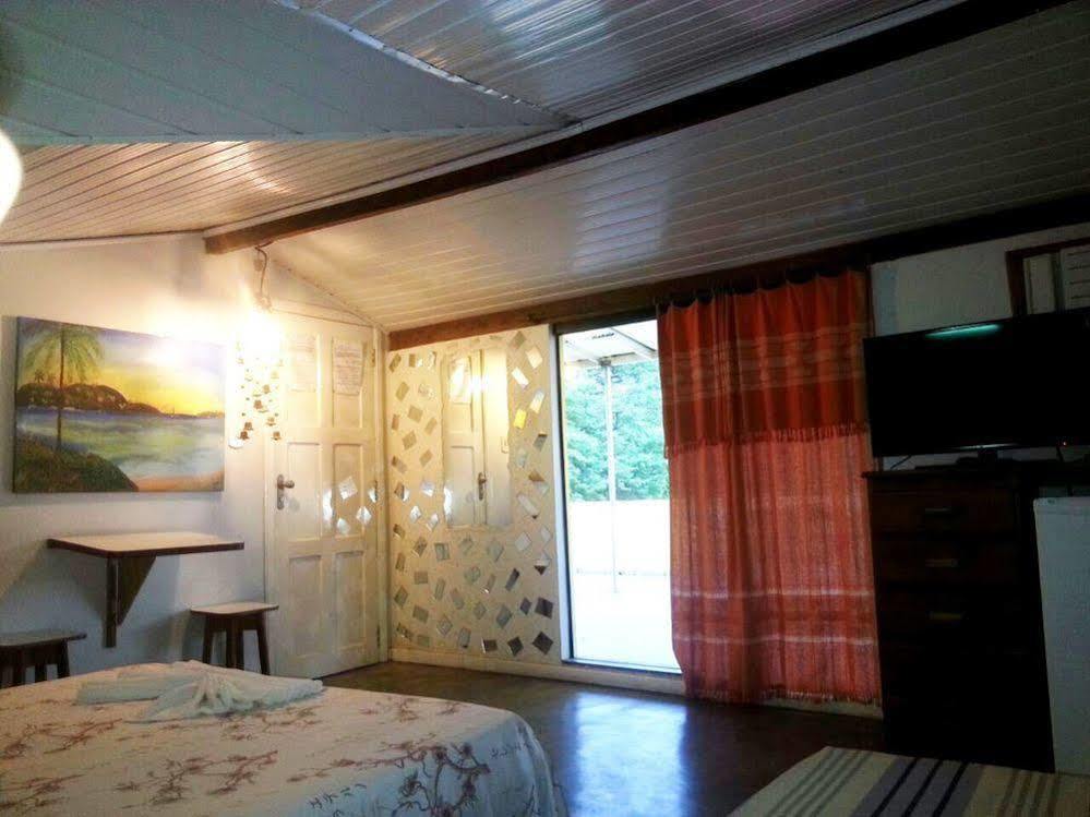 O Pharol Hostel E Pousada 伊塔卡雷 外观 照片