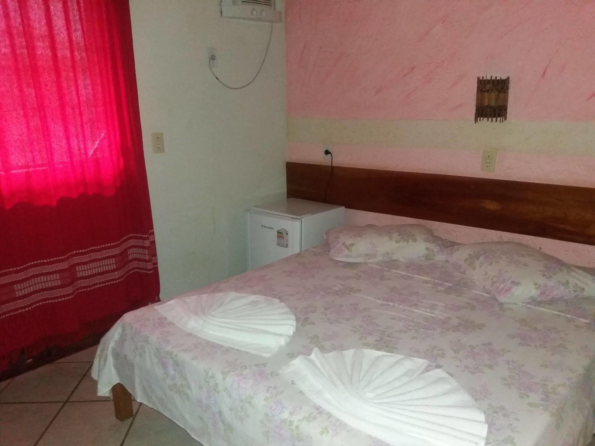 O Pharol Hostel E Pousada 伊塔卡雷 外观 照片